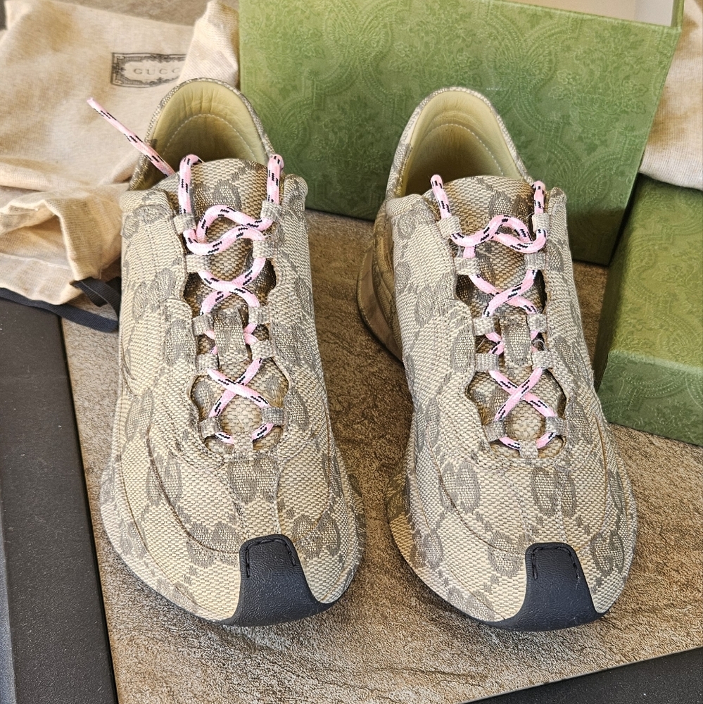 New Gucci Sneakers size 5